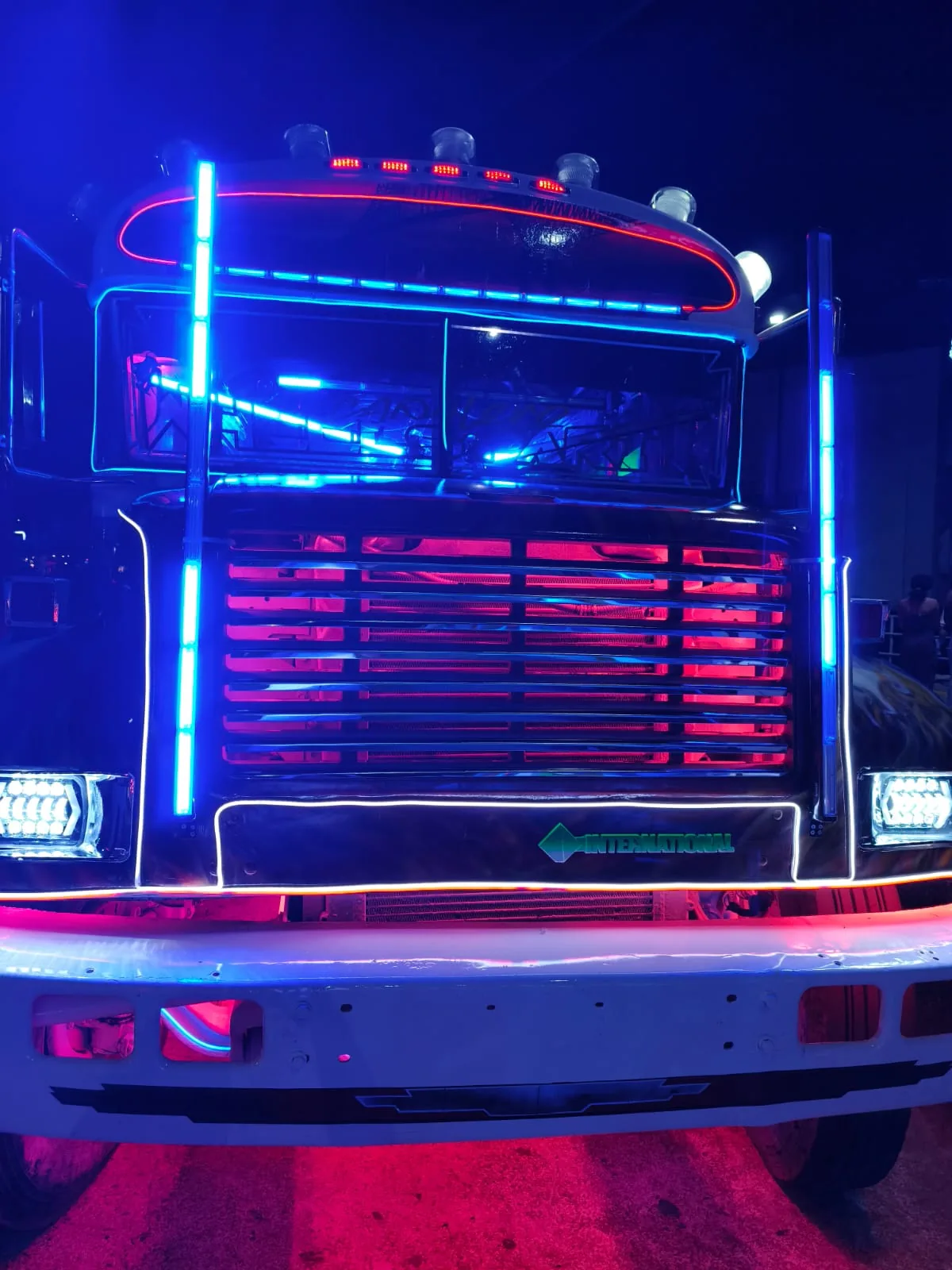 Luces encendidas, vista frontal
